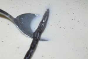 Budinca de vanilie cu dulceata de afine