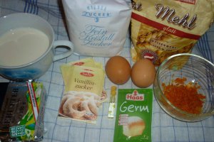 Cozonac cu umplutura mixta