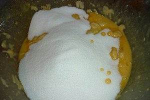 Cozonac cu umplutura mixta