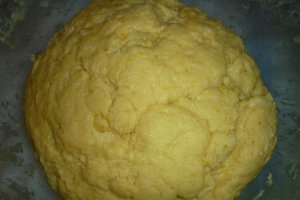 Cozonac cu umplutura mixta