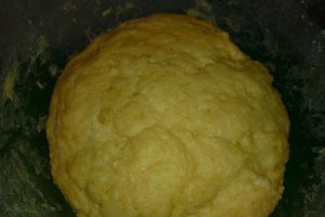 Cozonac cu umplutura mixta