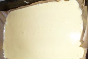 Rulada cu gem de visine si crema de vanilie