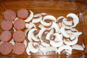 Carnati cu ciuperci si cascaval, la cuptor