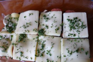 Carnati cu ciuperci si cascaval, la cuptor