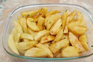Cartofi noi la cuptor ca-n Banat