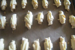 Cornulete pufoase ( aperitiv)