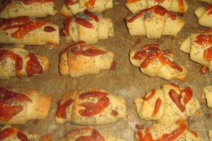 Cornulete pufoase ( aperitiv)