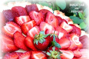 Tarta crema de vanilie si capsune