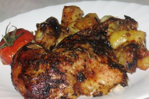 Pulpe de pui cu cartofi aromati