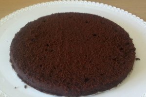 Tort fenomenal de moale cu ciocolata si crema cu fructe