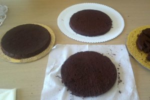 Tort fenomenal de moale cu ciocolata si crema cu fructe