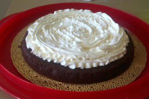 Tort fenomenal de moale cu ciocolata si crema cu fructe