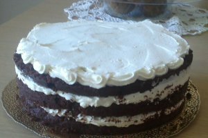 Tort fenomenal de moale cu ciocolata si crema cu fructe
