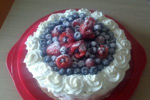 Tort fenomenal de moale cu ciocolata si crema cu fructe