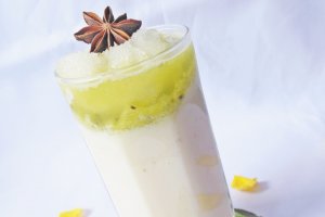 Milkshake cu ananas, anason si sorbet de lamaie