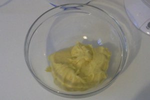 Profiterol cu Crema de vanilie si Topping de ciocolata