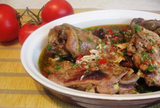 Friptura de curcan in sos de usturoi si patrunjel, la cuptor