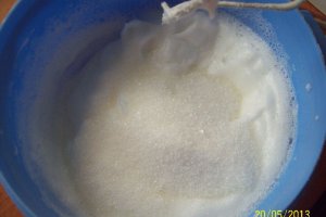 Briose cu cocos si ciocolata (2 luni de Bucataras.Ro)