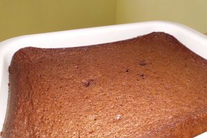 Grea de ciocolata cu stafide si nuca