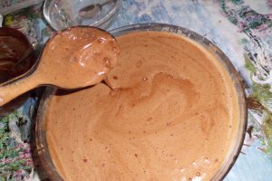 Grea de ciocolata cu stafide si nuca