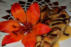 Budinca de cozonac cu sos de vanilie si Amaretto