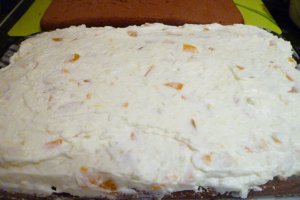 Prajitura pufoasa cu piersici