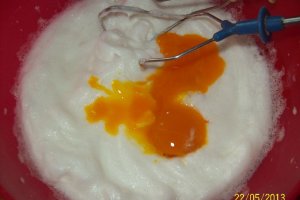 Tarta cu branza si capsuni
