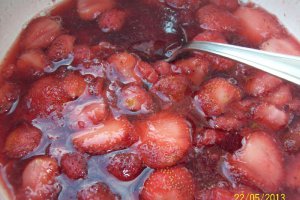 Tarta cu branza si capsuni