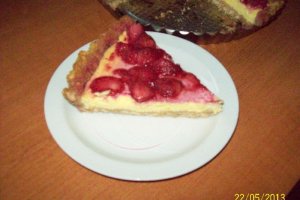 Tarta cu branza si capsuni
