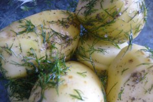 Friptura de porc si garnitura de  cartofi noi