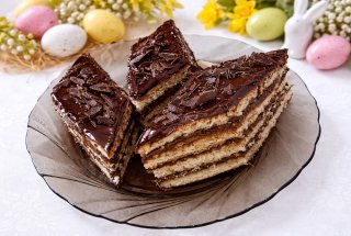 Desert Prajitura cu foi fragede si crema de cacao si rom, deliciul unei mese reusite