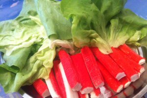 Salata cu surimi