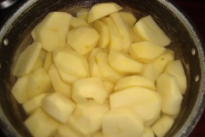 Cartofi gratinati cu pulpa de porc la cuptor