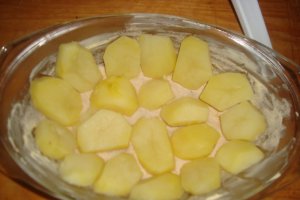 Cartofi gratinati cu pulpa de porc la cuptor