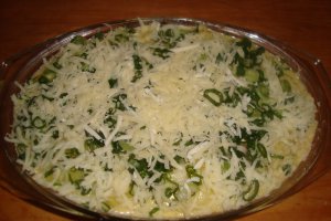 Cartofi gratinati cu pulpa de porc la cuptor