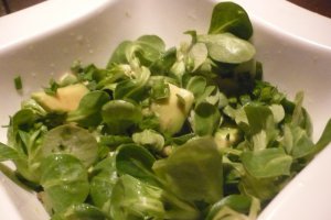 Salata de valeriana cu avocado si lime
