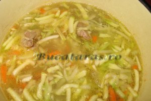 Ciorba taraneasca de gaina