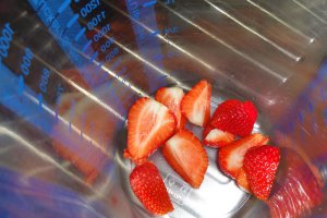 Crema cu mascarpone , capsuni si amarettini