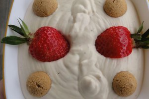 Crema cu mascarpone , capsuni si amarettini
