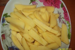 Cartofi cu cotlet de porc si salata