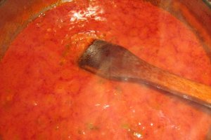 Spaghete cu sos de rosii