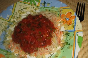 Spaghete cu sos de rosii