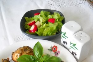 Pui in sos de bere neagra