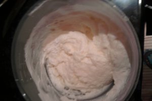Rulouri de foietaj cu crema si frisca