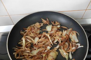 Pulpe de pui cu sofran si ghimbir pe pat de orez cu curry