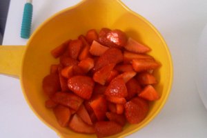 Tarta pufoasa cu capsuni