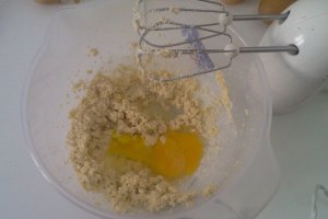 Tarta pufoasa cu capsuni