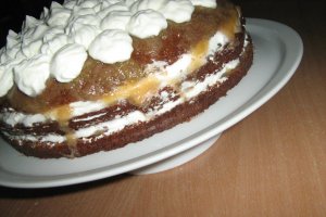 Tort cu ciocolata, rubarba si frisca