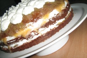 Tort cu ciocolata, rubarba si frisca