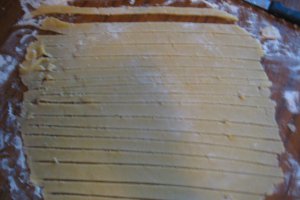 Tarta cu migdale, ciocolata , stafide si nuca de cocos